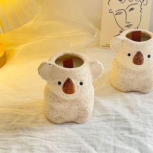 Velas hechas a mano de cera de lujo de cerámica de Koala lindo superventas en tarro de cerámica velas aromáticas mechas de madera <span class=keywords><strong>vela</strong></span> perfumada - Product Image 4
