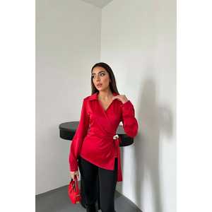 Chemisier en satin brodé pour femme avec détails boutons rouges, du XS au XL, coupe ample, idéal pour le bureau, collection automne - Product Image 5