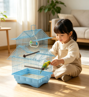 Cage à oiseaux portable multi-niveaux avec éléments décoratifs, poignée de transport, cloche, balançoire, jouet, plateau coulissant, structure en métal et plastique pour petits oiseaux