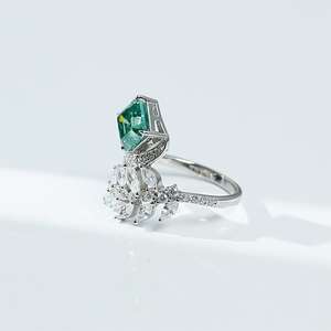 Кольцо из серебра 925 пробы с зеленым муассанитом, 2 карата, 7 мм - Product Image 2