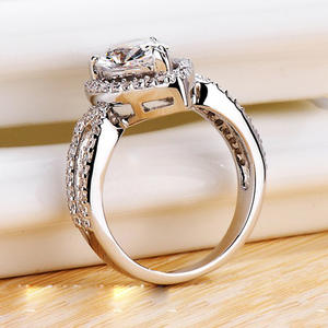 F1198 Anello di fidanzamento da donna con diamante sintetico taglio a pera romantico e pietre laterali per gioielli da matrimonio - Product Image 4