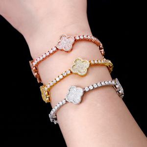 กำไลข้อมือรูปใบโคลเวอร์ประดับเพชร VVS มอยส์ซาไนต์ ชุบทอง เงินแท้ 925 พร้อมใบรับรอง GRA ผ่านการทดสอบเพชร เหมาะสำหรับทั้งชายและหญิง - Product Image 1