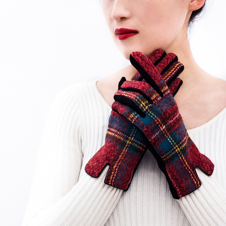 Available Scottish symmetrical plaid autumn and winter wool gloves for female students Korean touch screen cashmere and cashmere