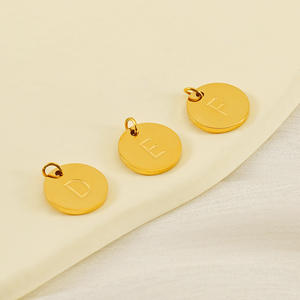 Colgante pequeño chapado en oro de 18 quilates, 26 letras en inglés, accesorios de joyería DIY para niños, tema religioso cristiano - Product Image 4