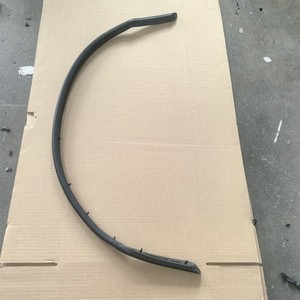 Tira de Goma para Parrilla Delantera Toyota Nx200 2017 5339578020 para Reemplazo o Reparación - Product Image 1