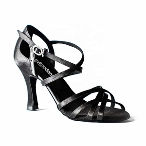 Zapatos deportivos clásicos de <span class=keywords><strong>baile</strong></span> latino <span class=keywords><strong>cubano</strong></span>, zapatos de tacón de 7cm, tallas de satén negro de EE. UU. 4-12 para <span class=keywords><strong>salsa</strong></span> y <span class=keywords><strong>baile</strong></span> de salón para mujer, novedad - Product Image 1