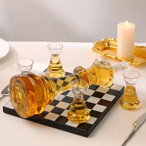 Juego de decantador de ajedrez hecho a mano, decantador de ajedrez Queen de 700ml con 4 vasos de chupito de peón, juego de decantador de vino, juego de ajedrez de vidrio único - Product Image 3