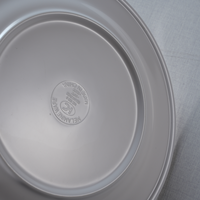Elégante assiette rétro ronde en mélamine de 7 pouces du fabricant, résistante et lavable au lave-vaisselle pour le service alimentaire au restaurant