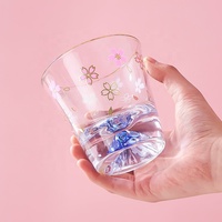 Verre à boisson à l'ancienne avec motif de cerisier japonais et montagne Fuji en bas