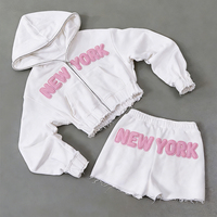 Ensemble sportif décontracté pour femme, style automne, comprenant un sweat à capuche court zippé en tricot 100% coton anti-boulochage avec patch lettre style urbain et un short.