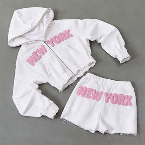 Conjunto Deportivo Casual de Otoño para <span class=keywords><strong>Mujer</strong></span>: Sudadera Corta con Cremallera y Parche de Letras Estilo Urbano, Tejido 100% Algodón Anti-Pilling, y Pantalones Cortos - Product Image 3