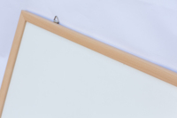 Tableau blanc mural magnétique en acier laqué avec cadre en bois, surface standard, modèle AW08, logo personnalisé accepté