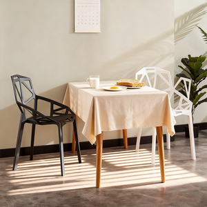 <span class=keywords><strong>Chaise</strong></span> de salle à manger moderne et élégante en PP, à dossier creux polygonal, avec vis de fixation, idéale pour les restaurants et cafés en extérieur - Product Image 1
