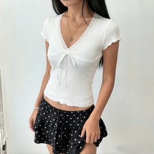 Camiseta con Cuello en V para Mujer, Estilo Dulce y Femenino, Color Sólido, Informal, con Estampado Digital, Corte Ajustado y Tela Transpirable - Product Image 2