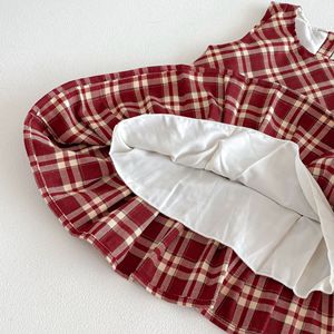 Nuovo Stile Primavera-Autunno 2026: Abito Gilet a Quadri Lavorato <span class=keywords><strong>all</strong></span>'<span class=keywords><strong>Uncinetto</strong></span> <span class=keywords><strong>per</strong></span> Bambine, Versione Coreana Senza Maniche con Pieghe - Product Image 4