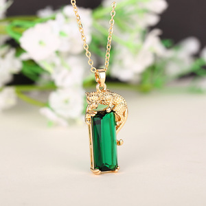 Collana con Ciondolo Leopardo Trendy per Donne, Gioiello Elegante con Charm Animale, Accessorio di Moda per Uso Quotidiano, Idea Regalo - Product Image 4