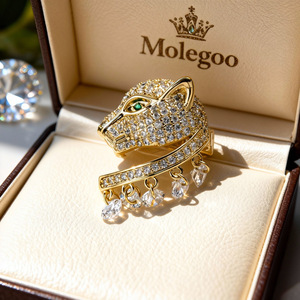 Broche con cabeza de leopardo Molegoo, aleación de cobre chapada en oro con piedras de circonio, accesorio de moda para hombre para fiestas. - Product Image 1