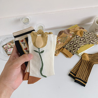 Femmes été mode chaussettes courtes en coton Vintage Floral or texte mi-tube bas équipage longueur respirant Logo corps