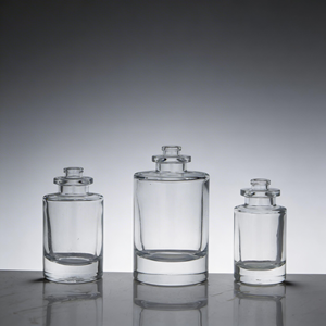 Flacons <span class=keywords><strong>de</strong></span> <span class=keywords><strong>parfum</strong></span> élégants multi-tailles avec bouchons sphériques métalliques, durables pour les emballages <span class=keywords><strong>de</strong></span> parfums <span class=keywords><strong>de</strong></span> niche et <span class=keywords><strong>de</strong></span> cosmétiques. - Product Image 3
