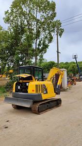 Excavatrice sur chenilles hydraulique Komatsu PC56 d'occasion, bonnes performances, prix bas, moteur et boîte de vitesses en excellent état de fonctionnement, garantie 1 an - Product Image 3