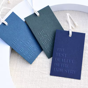 Thân thiện với môi tái chế giấy kraft treo thẻ cho quần jean bông dây & vàng lá dập kích cỡ tùy chỉnh - Product Image 1