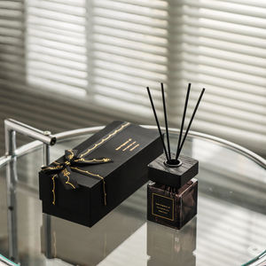 Vente en gros d'huiles essentielles pour la maison 2023 Bouteille de luxe pour <span class=keywords><strong>diffuseur</strong></span> de roseau avec boîte d'emballage Coffret cadeau d'arôme sans flamme - Product Image 5