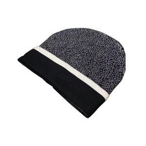 Bonnet en Laine Designer pour Hommes et Femmes – Chaud et Tendance pour l'Hiver – Style Jacquard Tricoté avec Revers – Idéal pour le Monde des Affaires - Product Image 3