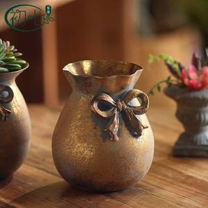 Jarrón de Escritorio Rústico de Hierro con Diseño de Lazo y Acabado Antiguo para Decoración con Plantas Suculentas - Product Image 2