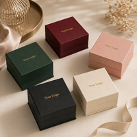 Boîte à bijoux rigide personnalisée avec couvercle rabattable, gaufrage et pelliculage mat, emballage de luxe recyclable, fermeture magnétique, insert en velours