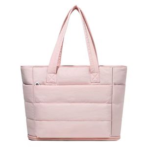 Sac fourre-tout matelassé plissé de luxe pour femme - Capacité 1-1,9 L - Logo personnalisé - Fermeture éclair portable - Toutes saisons - Matériel NYLON - Usage quotidien - Product Image 4