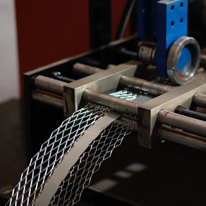 Vente en gros de perles d'angle en maille d'acier galvanisé pour protéger les murs et de perles d'angle en acier inoxydable pour les angles de rendu ratissés - Product Image 3