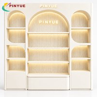 Meuble armoire mural LED moderne sur mesure pour salon de beauté, étagère de présentation à panneaux cannelés, vitrine d'assemblage pour parfums, rangement cosmétique