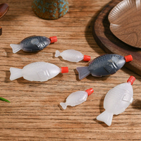 Bouteille jetable personnalisée en forme de poisson pour sauce soja et sauce sushi avec bouchon à vis et impression sérigraphique, en PE de qualité alimentaire