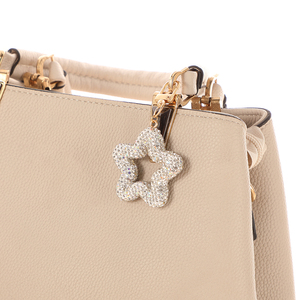 LLavero en forma de estrella hueca con diamantes de imitación brillantes para llavero de coche, colgante para bolso, llavero con abalorio para mujer y niña, regalo - Product Image 4
