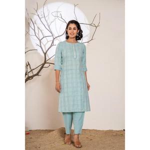 Vente chaude traditionnel indien coton Kurti ensemble avec broderie dames Kurta pour l'été en gros à Surat Inde en gros - Product Image 1
