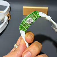 Montre mécanique pour femme, boîtier personnalisé en cristal vert 07-02, incrustation de diamants, design géométrique taillé, idéale pour les banquets d'affaires