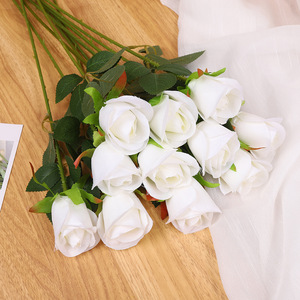 Ramo de Rosas Artificiales de 47 cm, Flor de Seda y Plástico Roja, Alta Simulación, Decoración para el Hogar, Decoración para Bodas - Product Image 2