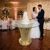 Table à gâteau en acier inoxydable et cristal, design moderne minimaliste de luxe, détachable, pour la décoration de mariage et l'utilisation en hôtel