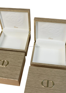 Caja de madera dorada de lujo con logotipo personalizado Solución de embalaje Premium para velas de perfume de joyería-Cajas de papel con especificaciones de lámina - Product Image 3