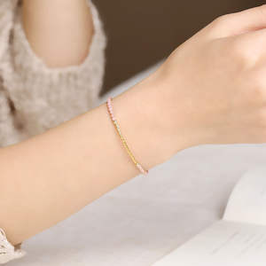 Pulseras de abalorios de cuarzo chapadas en oro de 18 quilates personalizadas de lujo del fabricante directo Accesorio de moda romántico Hecho en China - Product Image 4