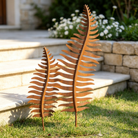 Ensemble de 2 piquets de jardin en métal rouillé robustes en forme de feuille de fougère pour la décoration extérieure de pelouse, patio, cour et aménagement paysager