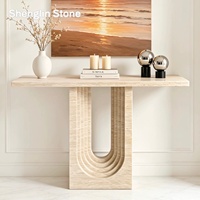 Table console sur mesure en travertin naturel, en forme de U, avec base sculptée encastrée, table de couloir en pierre pour entrée de villa de luxe résidentielle