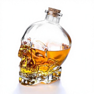 Carafe élégante en cristal en forme de crâne de 750 ml, <span class=keywords><strong>bouteille</strong></span> carrée pour whisky avec bouchon et entonnoir en acier inoxydable pour spiritueux et liqueurs - Product Image 1