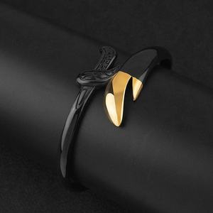 แฟชั่นสตรีทเครื่องประดับประจำวันกำไลข้อมือกริชสแตนเลสสีดำชุบปืนชุบเงินลายทหารสำหรับผู้ชายผู้หญิง - Product Image 6