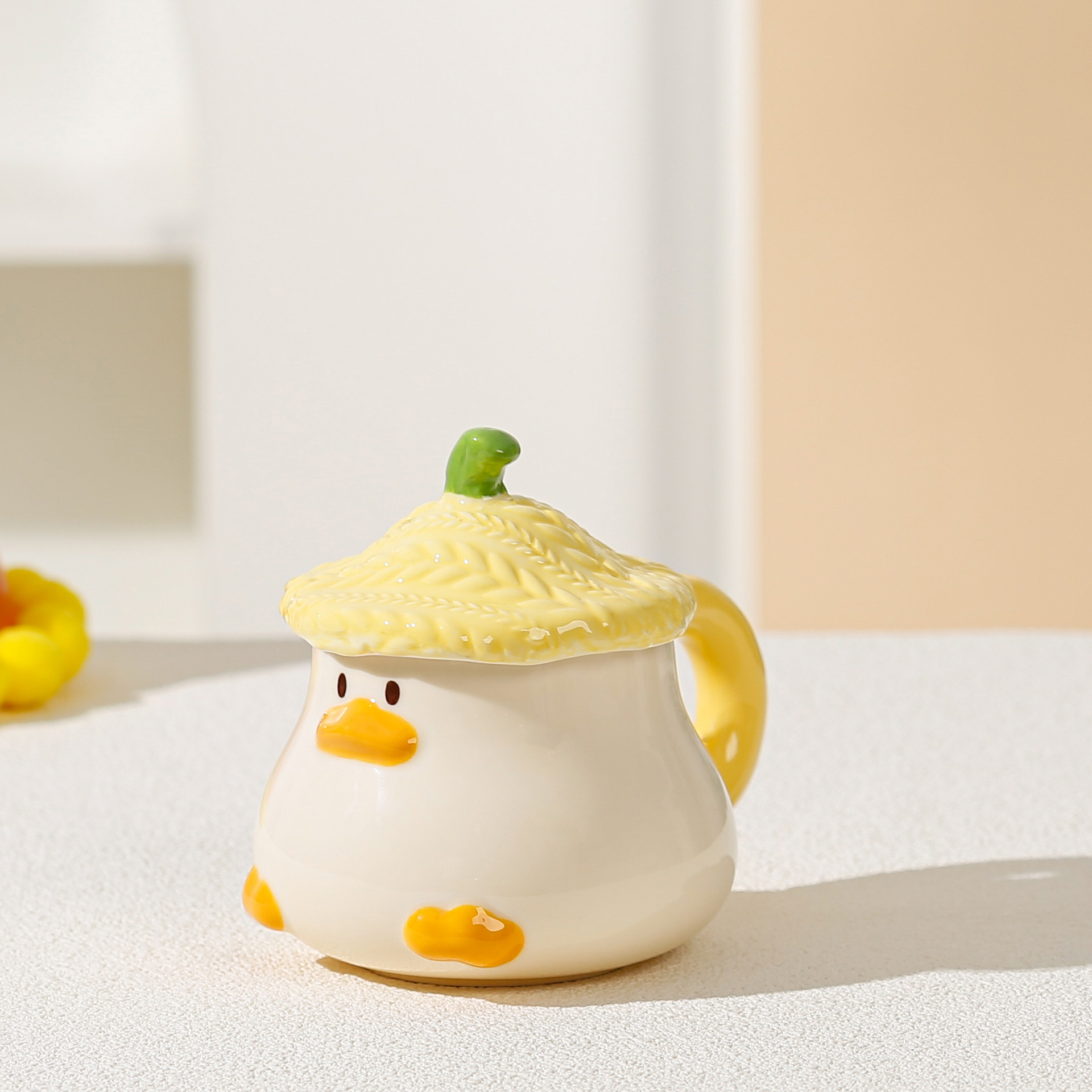 Taza de cerámica con forma de pato - tapa amarilla - caja de color exquisita.