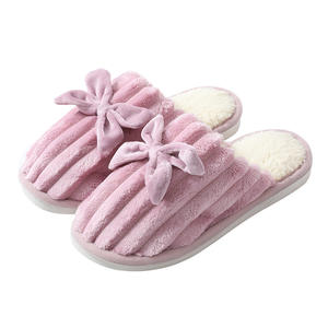 Pantoufles d'intérieur en peluche avec nœud pour femme - Pantoufles douillettes doublées de polaire antidérapantes, chaussures élégantes et chaudes pour l'hiver - Product Image 5