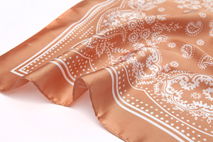 Foulards carrés en satin de soie 16 mm, 90x90 cm, à faible MOQ et prix d'usine, pour femmes, bandana pour créateurs ou artistes - Product Image 4