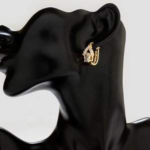 Pendientes de Aro con Zirconia en Forma de Corazón, Chapados en Oro, Acabado Mate, para Bodas y Regalos - Product Image 4