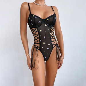 En gros Body Teddy en maille noire avec broderie marguerite, à lacets latéraux, découpes et transparent, Lingerie de nuit érotique pour femme OEM ODM - Product Image 3