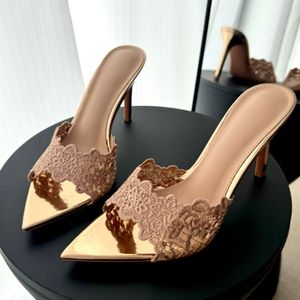 Chaussures femme à talon aiguille, bout pointu, ouvertes à l'arrière, avec dentelle florale - Product Image 4